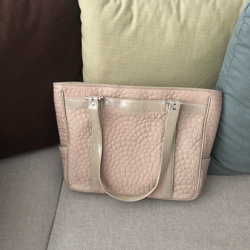 Vera Bradley tote/workbag! Includes laptop holder